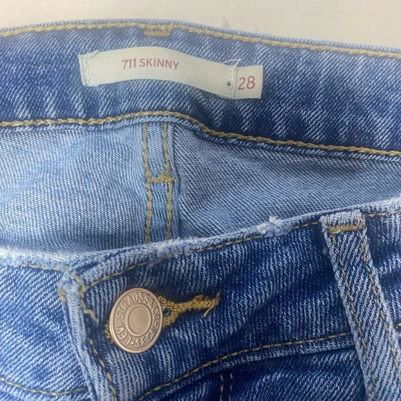 Size 28 Levi’s 711 Skinny Jeans - Picture 2 of 7